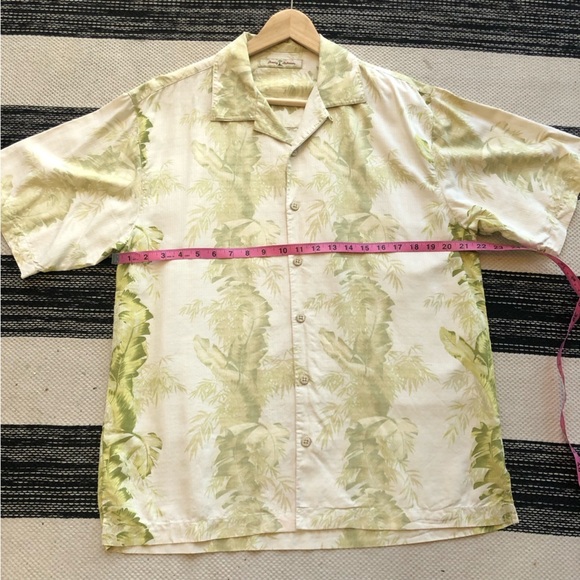 Tommy Bahama 100% Silk‎ Button Down Short Sleeve Tropical Hawaii Shirts Size: M - Picture 10 of 10